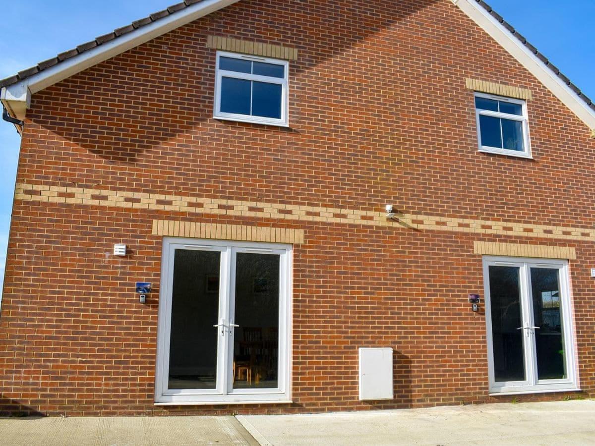 Rural 3 Bedroom House, Newport - The Lifeboat Porchfield  Exterior photo